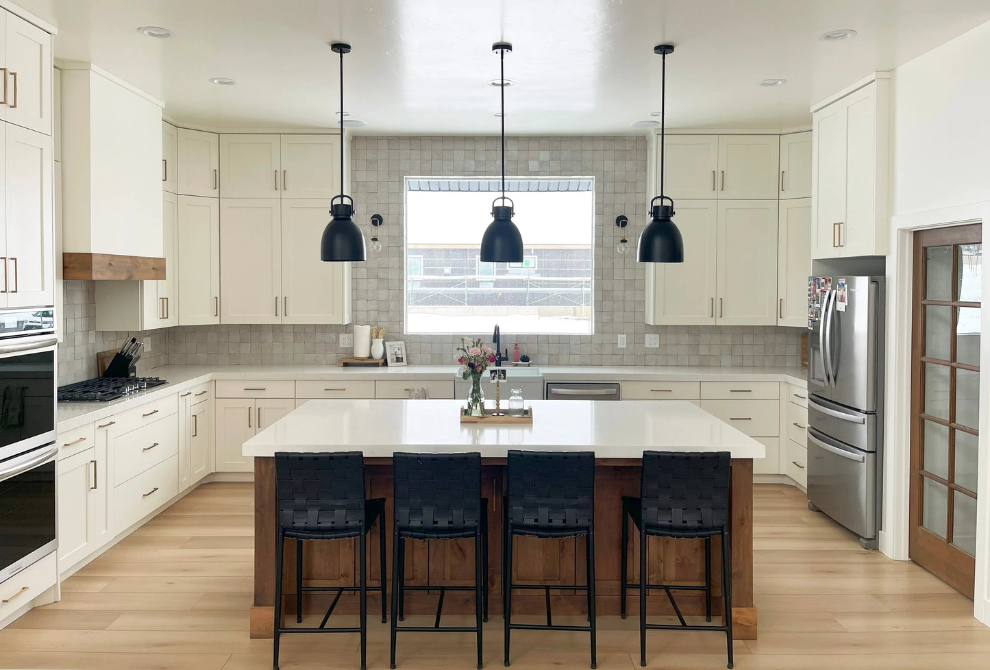 photo of modern farmhouse kitchen